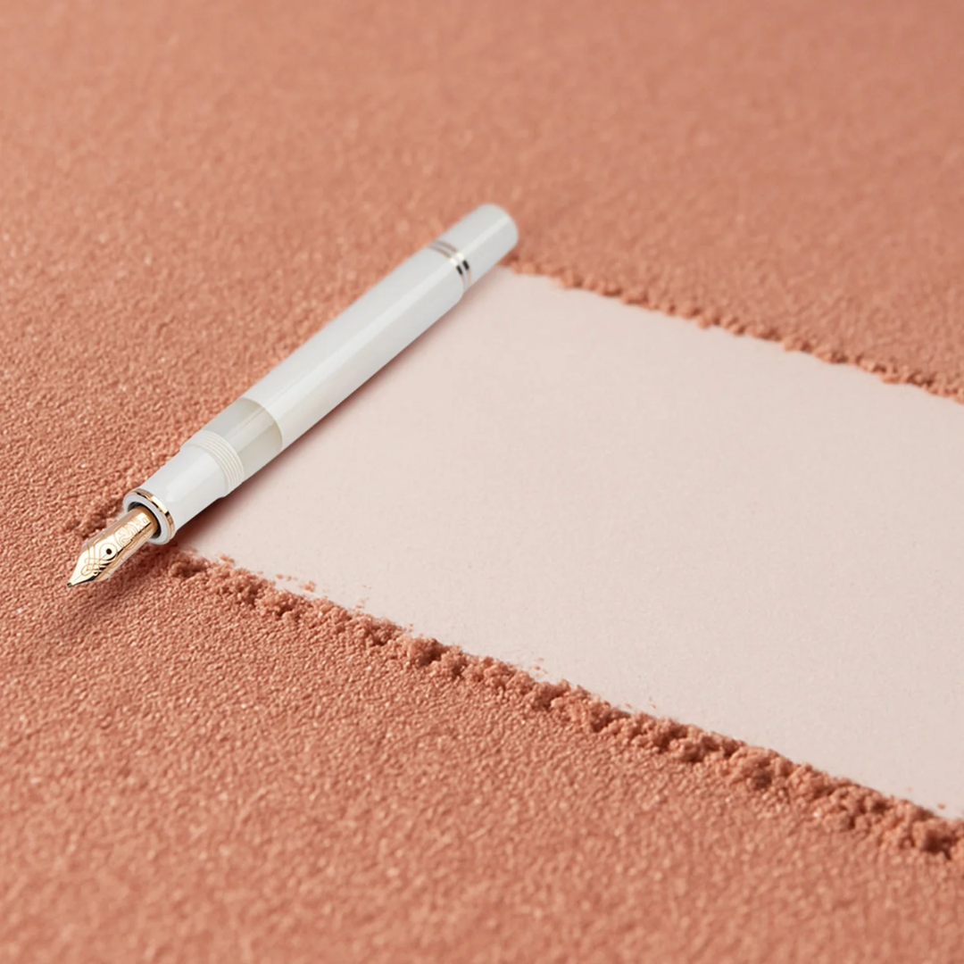 Pelikan  Special Edition Souveran M600 White Rose Gold Fountain Pen