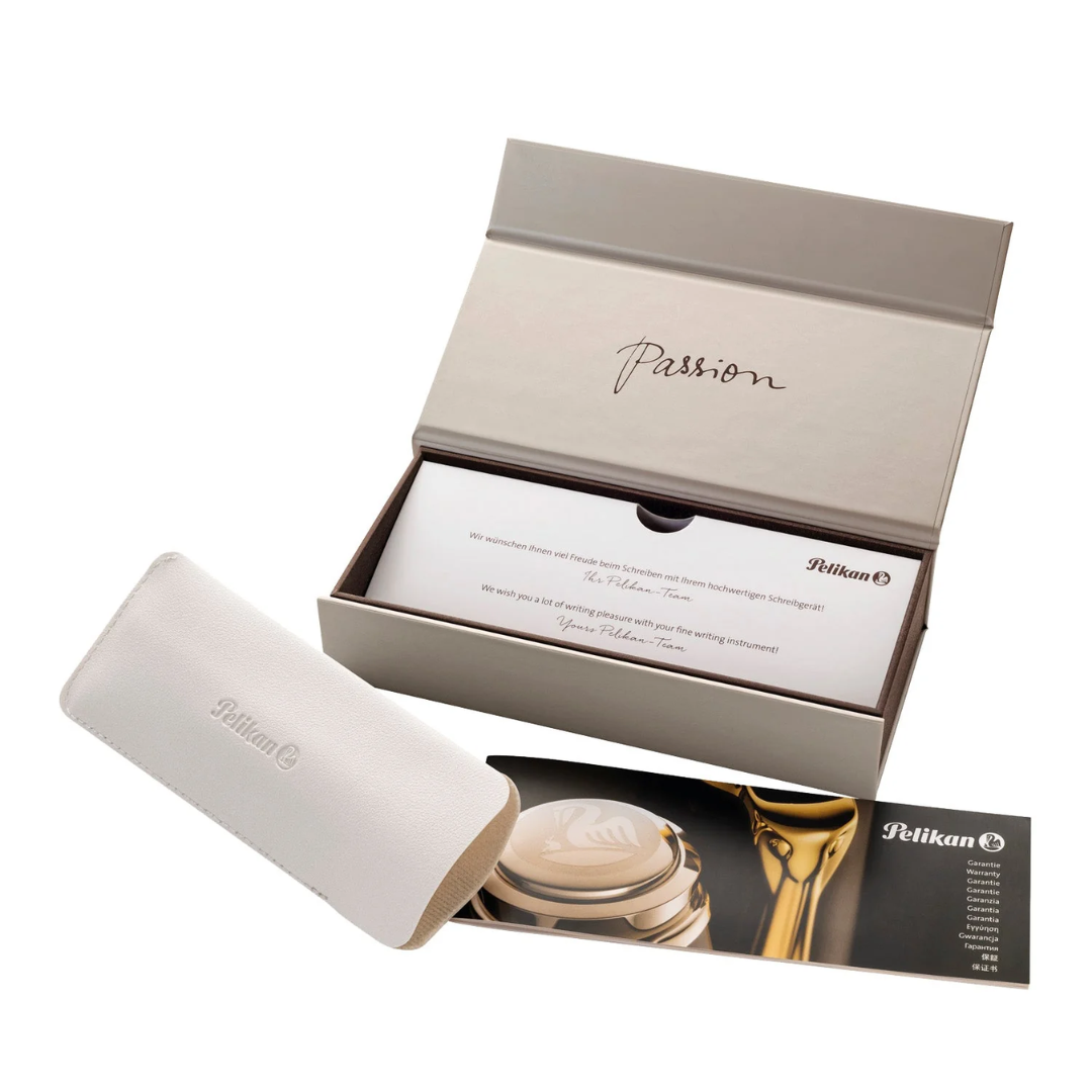 Pelikan  Special Edition Souveran M800 Cream Blue Fountain Pen