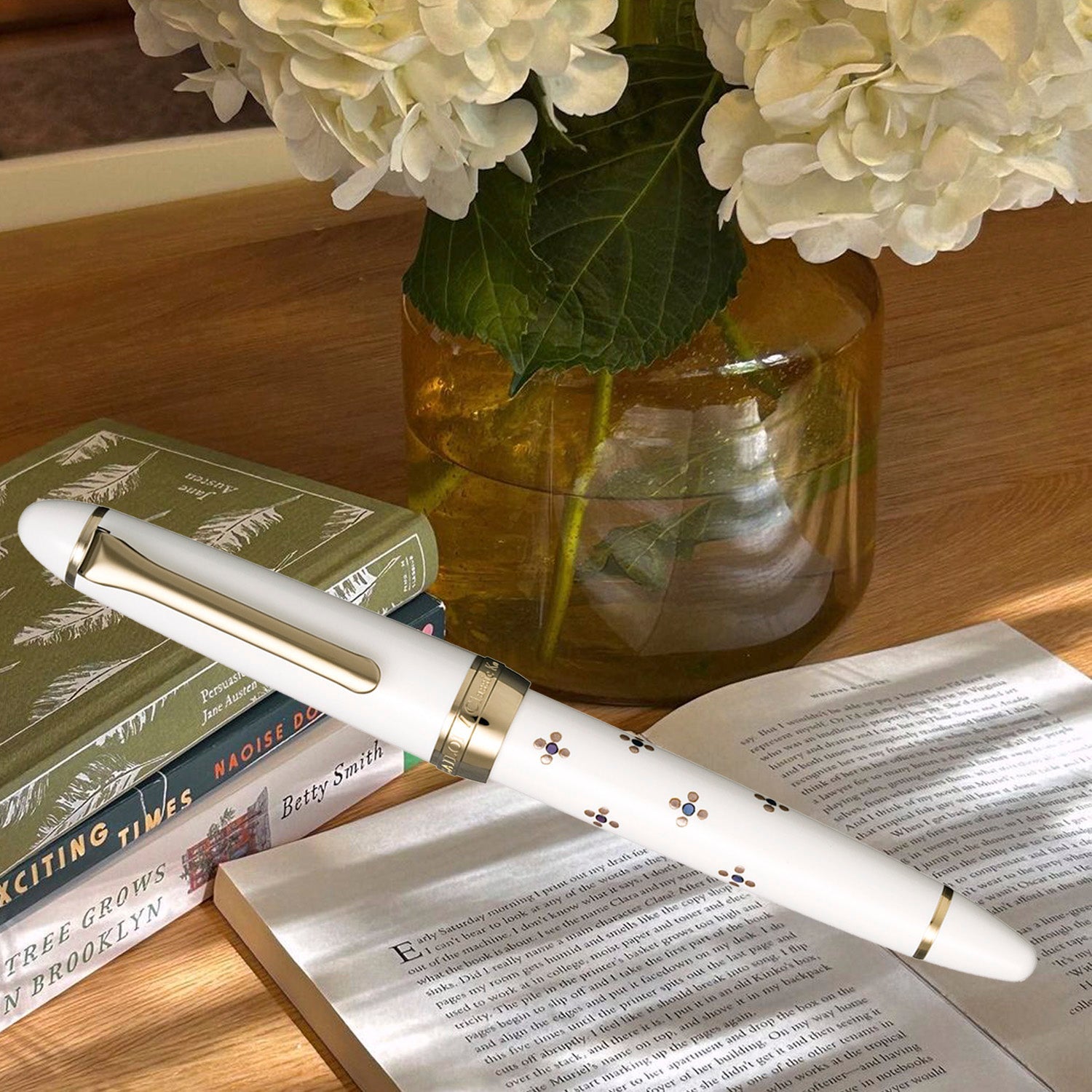 Sailor Classic Ko Floret Dot White Fountain Pen