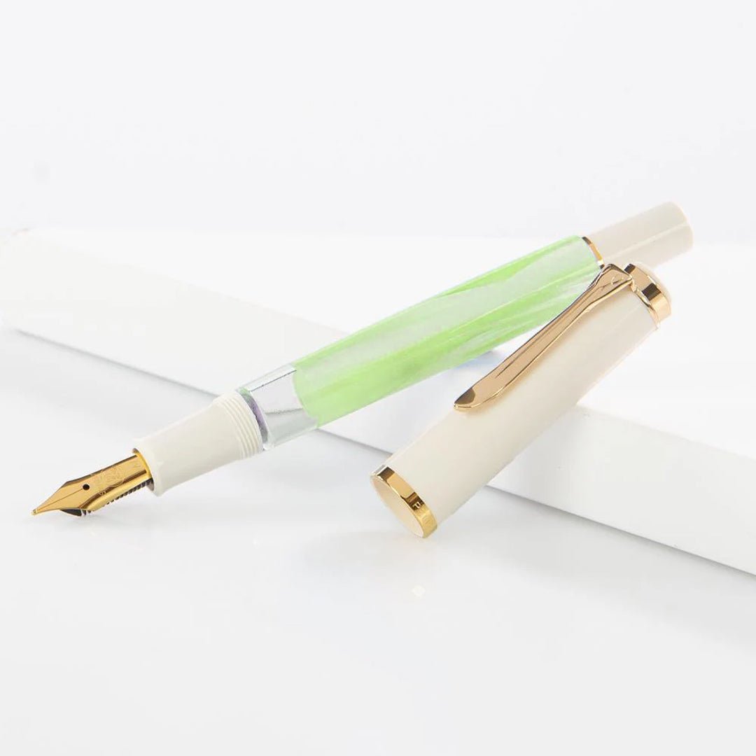 Pelikan Classic M200 Fountain Pen - SCOOBOO - PEP_SVRN_M200SE_PSTGRN_FPEF_815291 - Fountain Pen