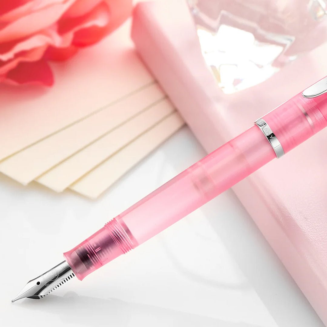 Pelikan Classic M205 SE Rose Quartz Fountain Pen (Special Edition) - SCOOBOO - PEP_CLC_M205_RSE_QTZ_FPEF_823821 - Fountain Pen