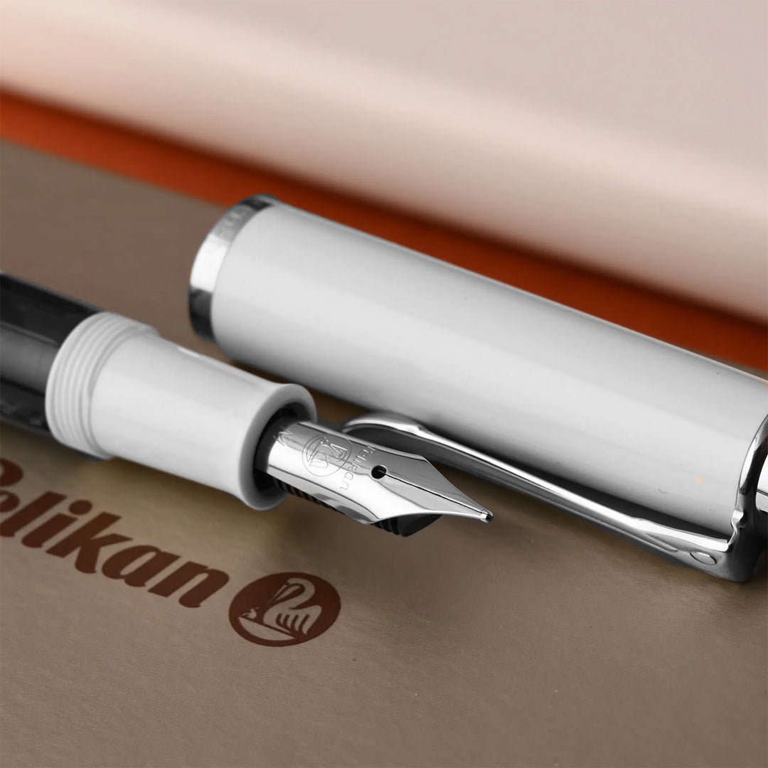 Pelikan Classic M205 White Fountain Pen - SCOOBOO - PEP_CLC_M205_WHT_FPEF_817585 - Fountain Pen