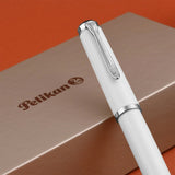 Pelikan Classic M205 White Fountain Pen - SCOOBOO - PEP_CLC_M205_WHT_FPEF_817585 - Fountain Pen