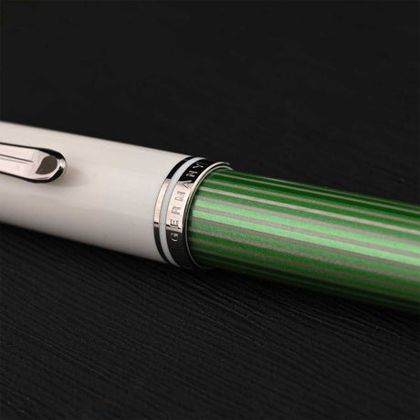 Pelikan Souveran M605 Green/White Fountain Pen (Special Edition) - SCOOBOO - PEP_SVRN_M605SE_GRNWHT_FPEF_818186 - Fountain Pen