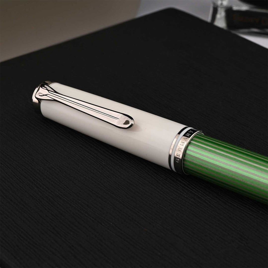 Pelikan Souveran M605 Green/White Fountain Pen (Special Edition) - SCOOBOO - PEP_SVRN_M605SE_GRNWHT_FPEF_818186 - Fountain Pen