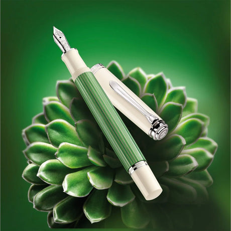 Pelikan Souveran M605 Green/White Fountain Pen (Special Edition) - SCOOBOO - PEP_SVRN_M605SE_GRNWHT_FPEF_818186 - Fountain Pen