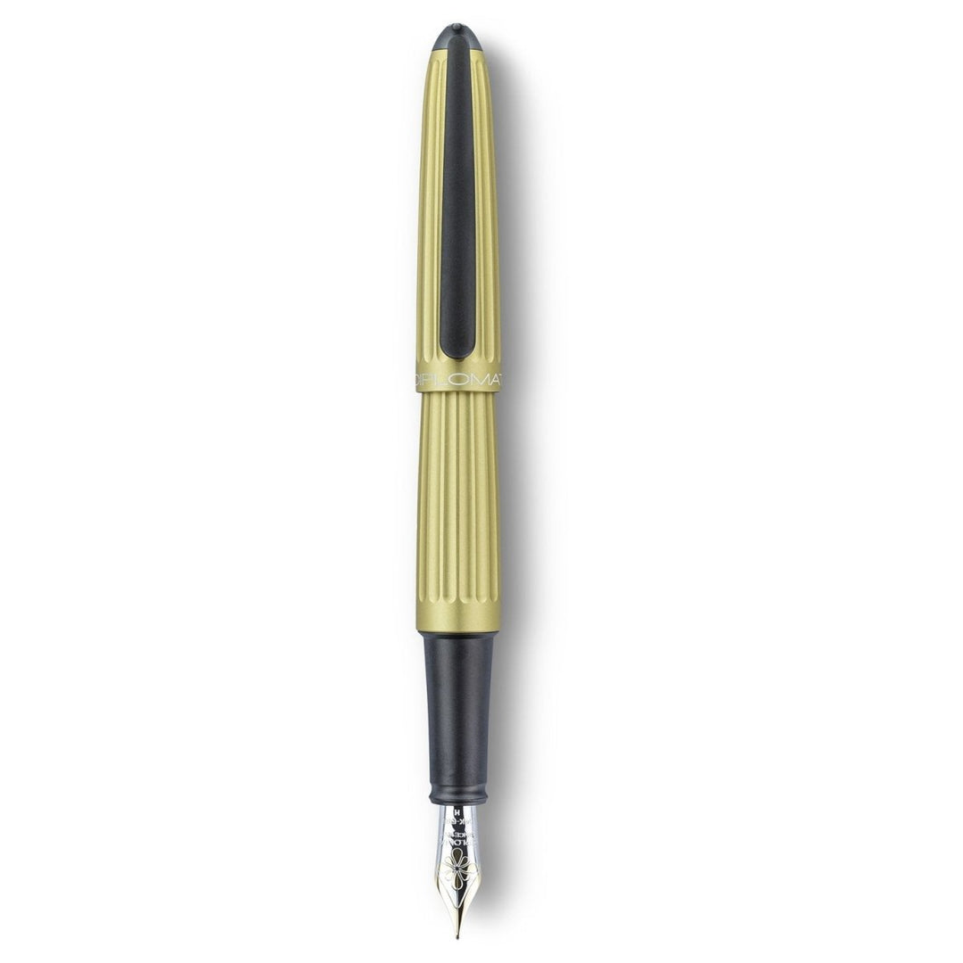 Diplomat Aero 14K Gold Fountain Pen - SCOOBOO - DP_AER_CMPG_14_FPEF_D40312011 - Fountain Pen