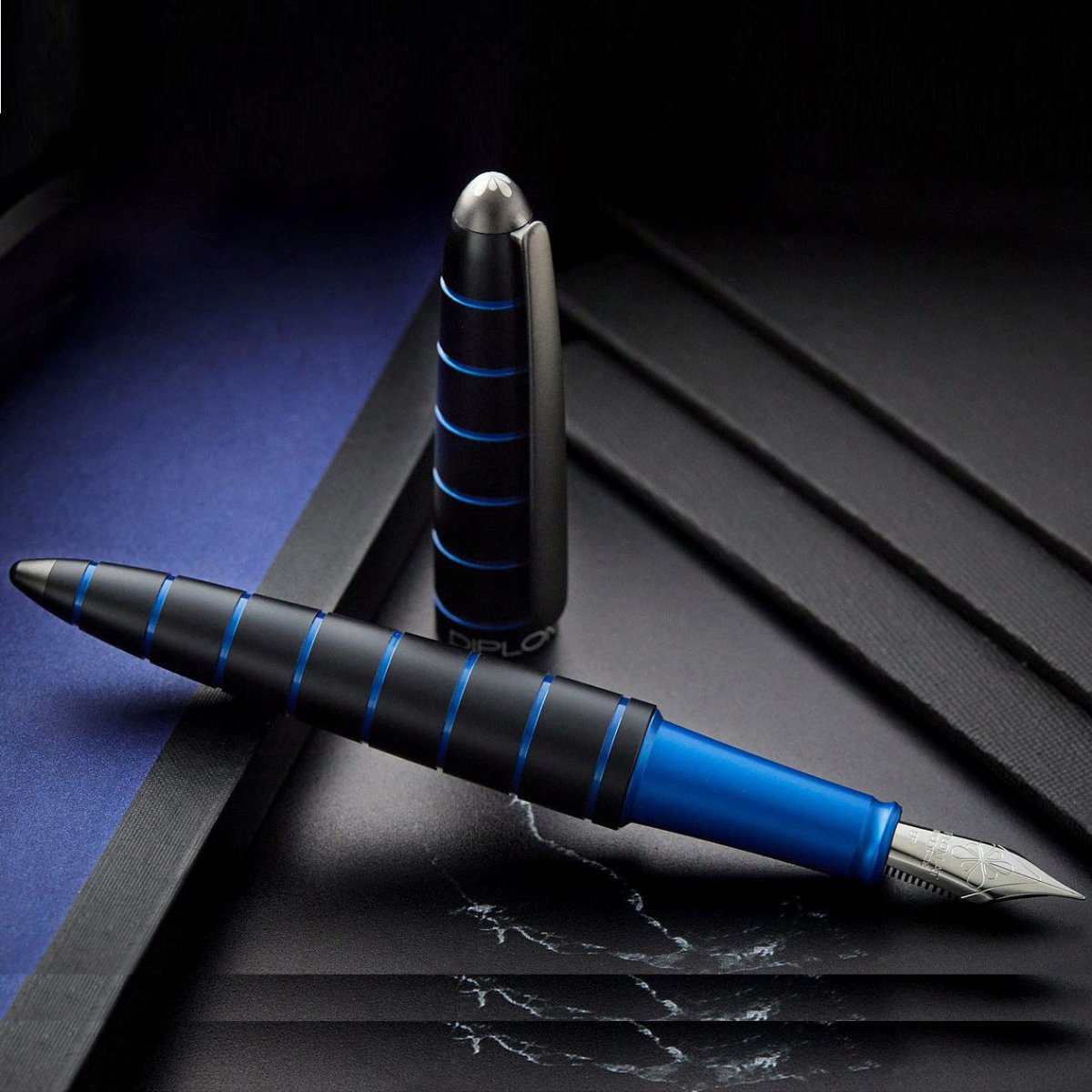 Diplomat Elox Black/Blue Fountain Pen - SCOOBOO - DP_ELX_BLKBLU_FPEF_D40352021 - Fountain Pen