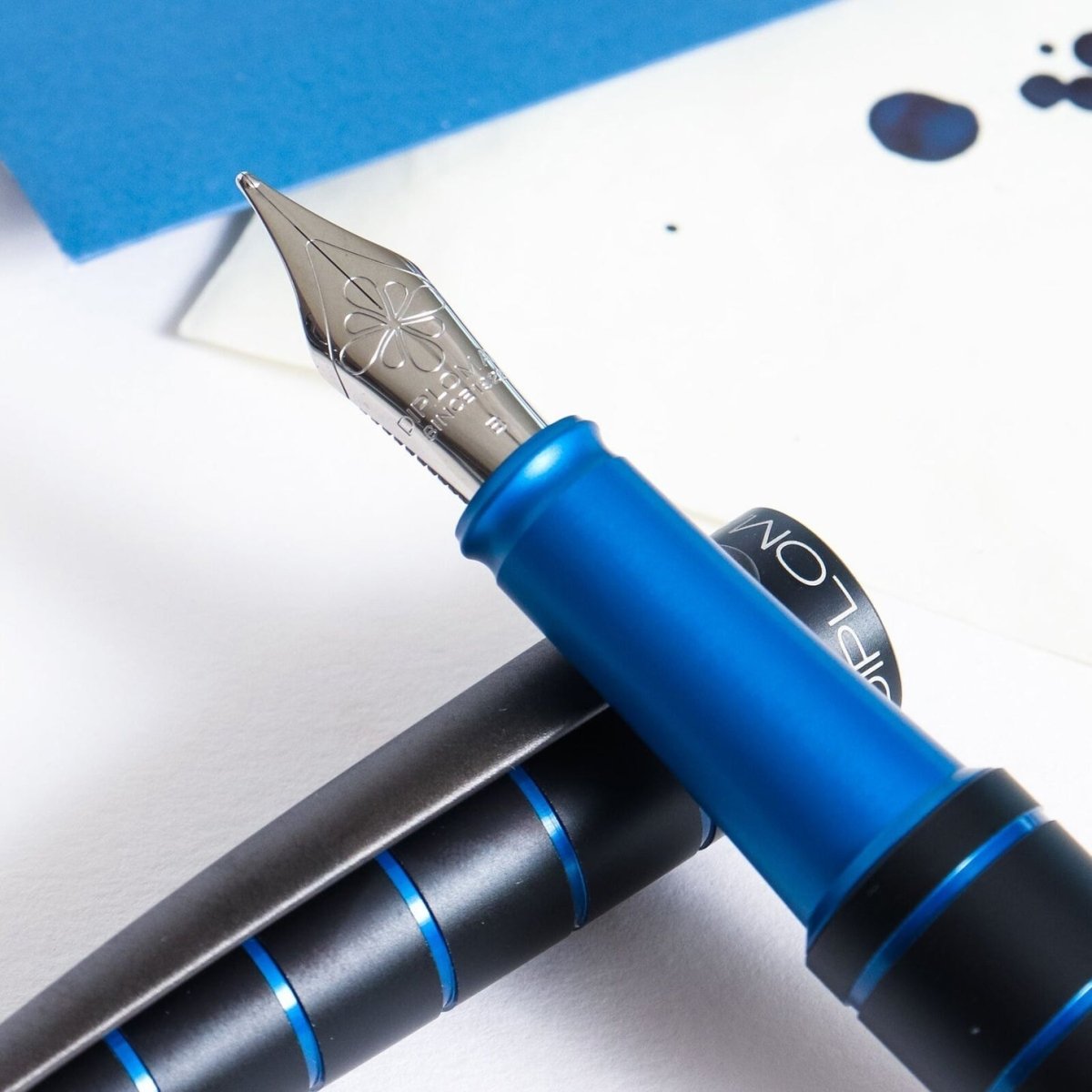 Diplomat Elox Black/Blue Fountain Pen - SCOOBOO - DP_ELX_BLKBLU_FPEF_D40352021 - Fountain Pen