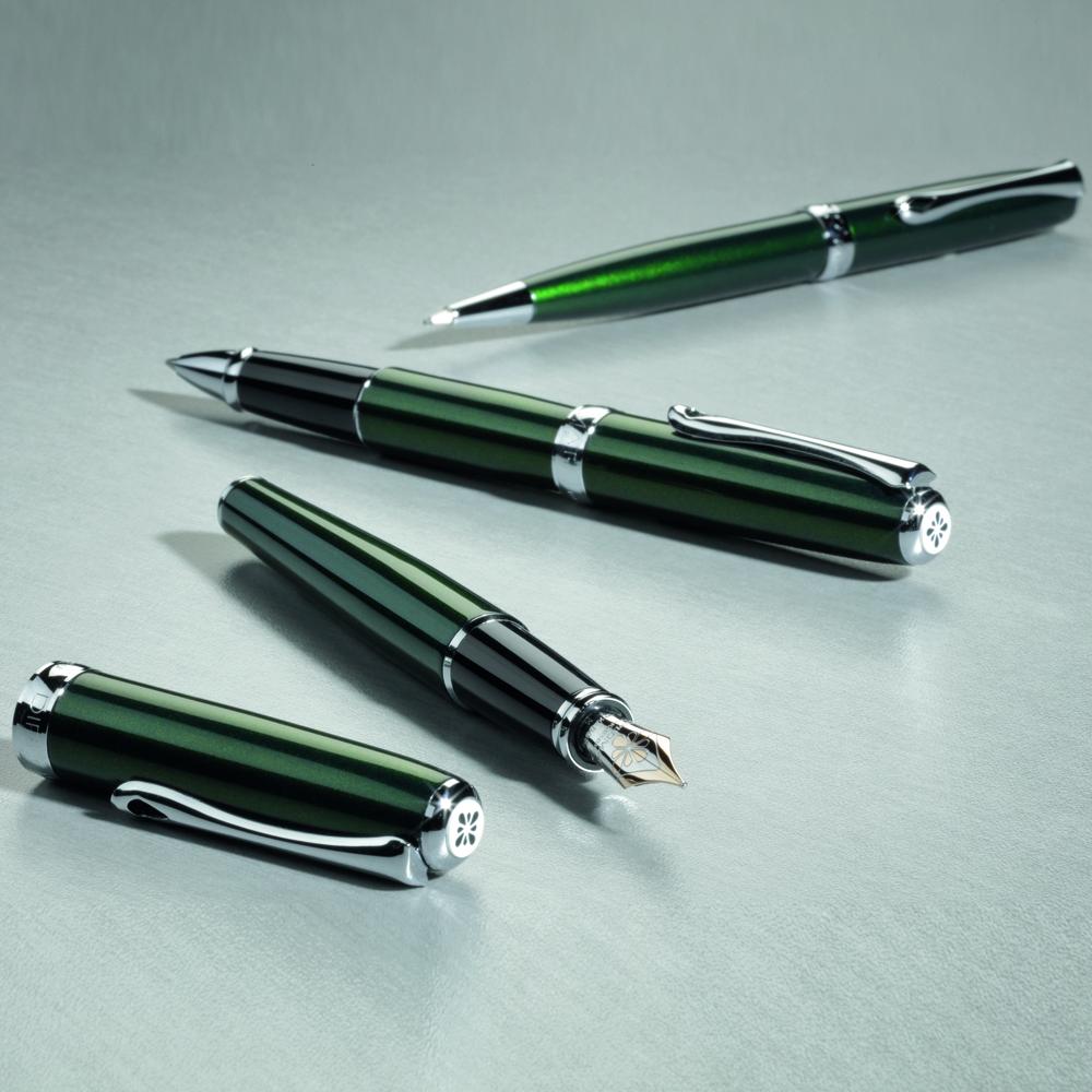 Diplomat Excellence A2 Evergreen/Chrome Fountain Pen - SCOOBOO - DP_D40212025_EXC_A2_GRNCHR_FPM - Fountain Pen