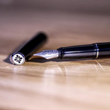 Diplomat Traveller Black Lacquer Fountain Pen - SCOOBOO - DP_D10424935_TRVL_BLK_LQ_FPM - Fountain Pen