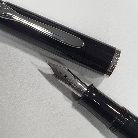 Pelikan Classic M205 Black Fountain Pen - SCOOBOO - PEP_CLC_M205_BLK_FPEF_817530 - Fountain Pen