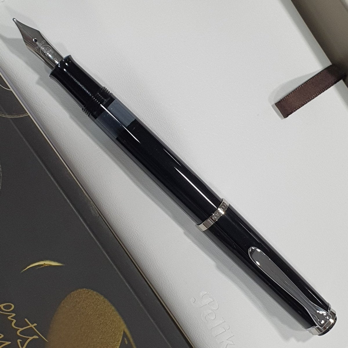 Pelikan Classic M205 Black Fountain Pen - SCOOBOO - PEP_CLC_M205_BLK_FPEF_817530 - Fountain Pen