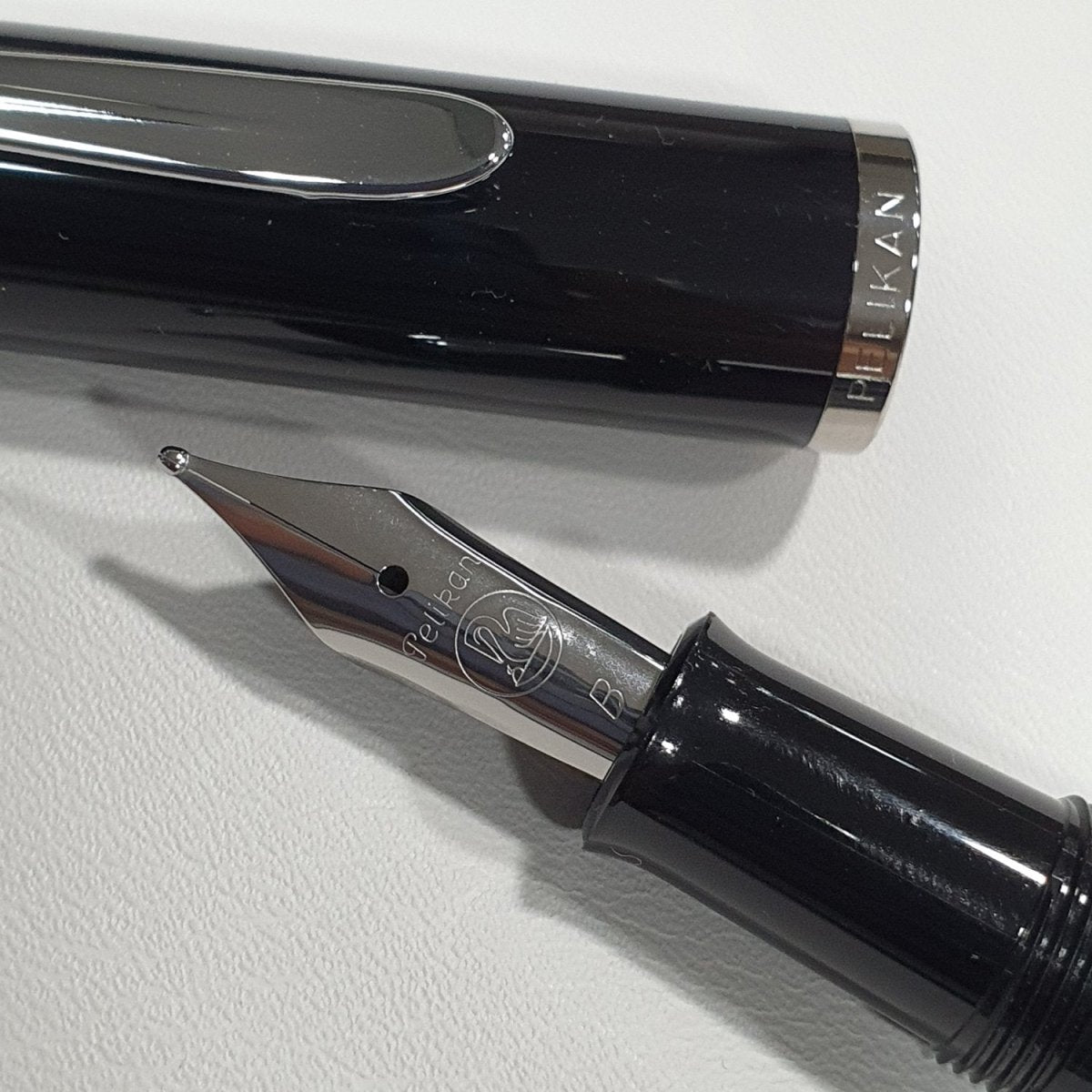 Pelikan Classic M215 Black Rings Fountain Pen - SCOOBOO - PEP_CLC_M215_BLKRNG_FPEF_948372 - Fountain Pen