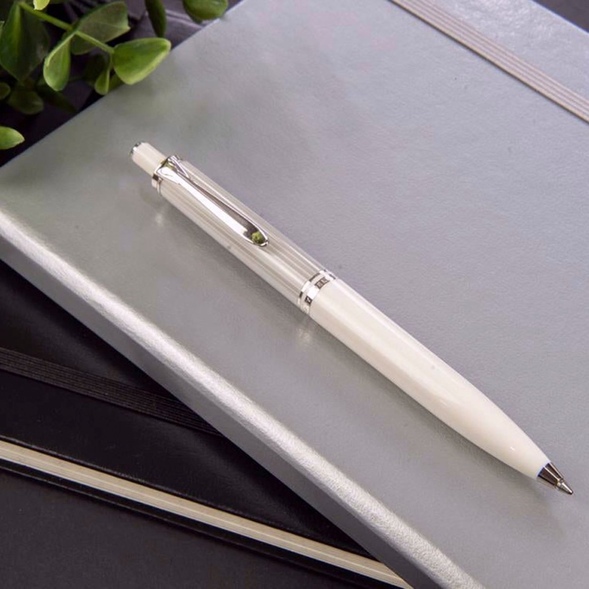 Pelikan Souveran K405 Silver/White Ballpoint Pen 815499 - SCOOBOO - PEP_SVRN_K405_SLVWHT_BP_815499 - Ballpoint Pen