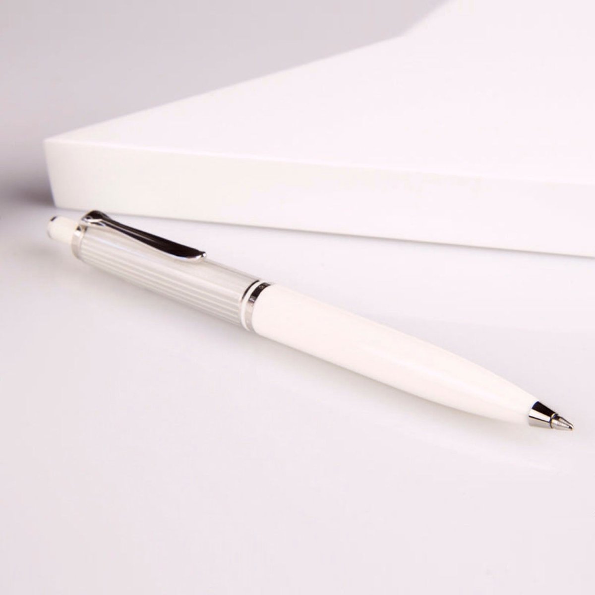 Pelikan Souveran K405 Silver/White Ballpoint Pen 815499 - SCOOBOO - PEP_SVRN_K405_SLVWHT_BP_815499 - Ballpoint Pen