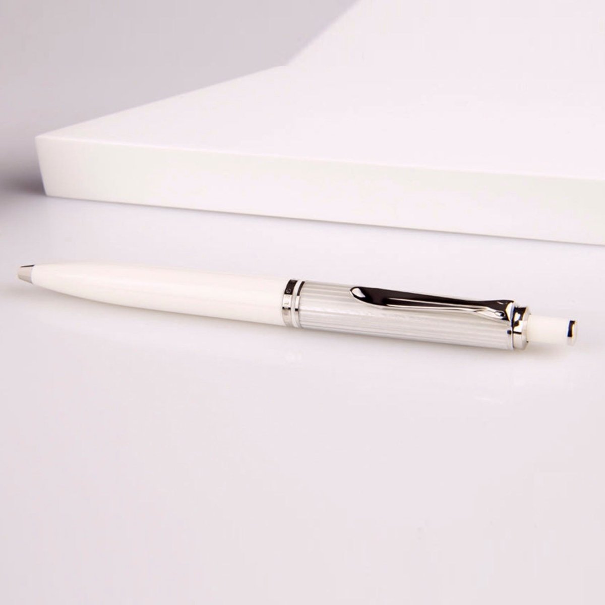 Pelikan Souveran K405 Silver/White Ballpoint Pen 815499 - SCOOBOO - PEP_SVRN_K405_SLVWHT_BP_815499 - Ballpoint Pen